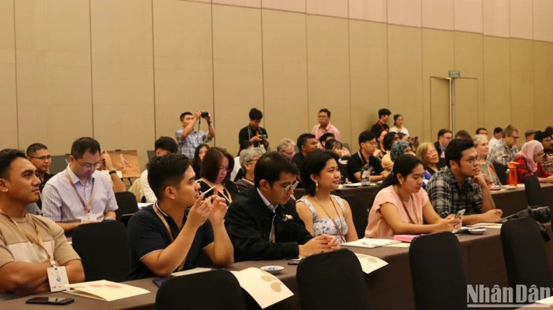 Les délégués et experts de nombreux pays assistent à la conférence. Photo : nhandan.vn Les délégués et experts de nombreux pays assistent à la conférence. Photo : nhandan.vn
