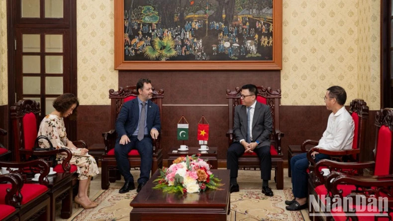 La vue générale de la réception. Photo : nhandan.vn La vue générale de la réception. Photo : nhandan.vn