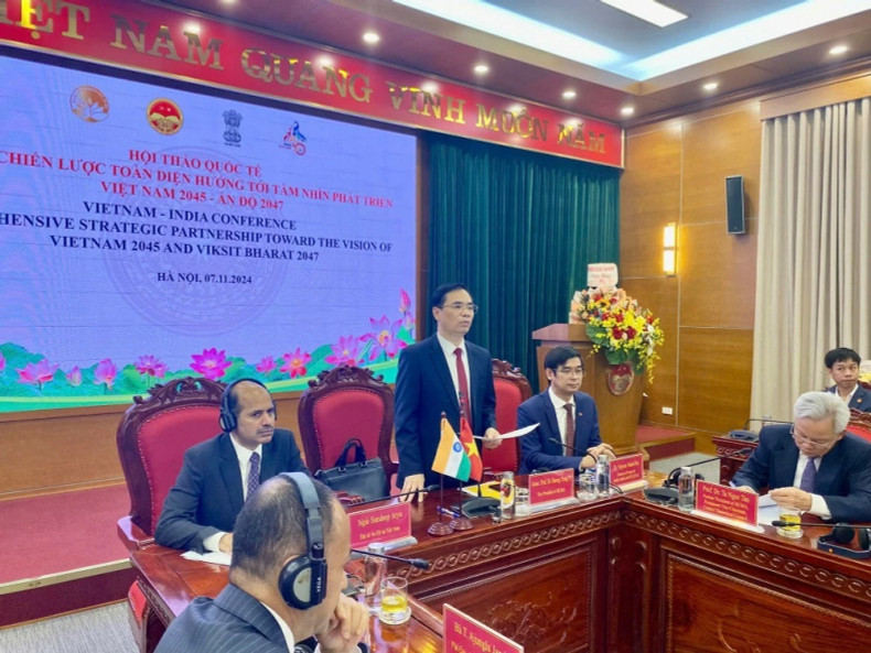 Le vice-directeur de l'Académie nationale de politique Hô Chi Minh, Dương Trung Y, prononce le discours d'ouverture du colloque. Photo : baoquocte.vn Le vice-directeur de l'Académie nationale de politique Hô Chi Minh, Dương Trung Y, prononce le discours d'ouverture du colloque. Photo : baoquocte.vn