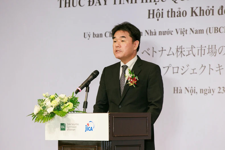 Le représentant en chef de l'Agence japonaise de coopération internationale (JICA) au Vietnam, Sugano Yuichi, a pris la parole lors du sémianire. Photo : JICA