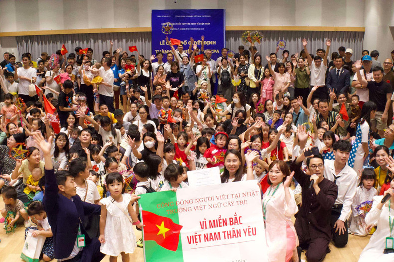 Dans le cadre de l’événement, les participants ont collecté une somme de 410 000 yens (équivalant à 70 millions de dôngs) pour soutenir les personnes sinistrées du typhon Yagi. Photo : thoidai.com.vn Dans le cadre de l’événement, les participants ont collecté une somme de 410 000 yens (équivalant à 70 millions de dôngs) pour soutenir les personnes sinistrées du typhon Yagi. Photo : thoidai.com.vn