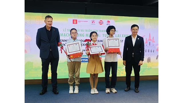 « Le cri de la mer bleue » a remporté un prix spécial au concours « Le Dannemark dans mes yeux » 2023. Photo : thoidai.com.vn « Le cri de la mer bleue » a remporté un prix spécial au concours « Le Dannemark dans mes yeux » 2023. Photo : thoidai.com.vn