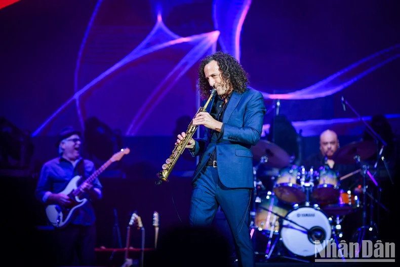 Ces dernières années, le Journal Nhân Dân a mené de nombreux programmes communautaires et caritatifs dans tout le pays, qui ont fait l’objet de l’appréciation de la société. Photo : nhandan.vn Ces dernières années, le Journal Nhân Dân a mené de nombreux programmes communautaires et caritatifs dans tout le pays, qui ont fait l’objet de l’appréciation de la société. Photo : nhandan.vn