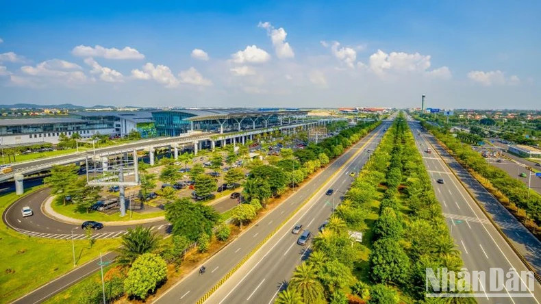 L'aéroport international de Nôi Bài a été récemment classé 96e dans le « Top 100 des meilleurs aéroports du monde, soit une hausse de 31 places par rapport à 2023. Photo: nhandan.vn
