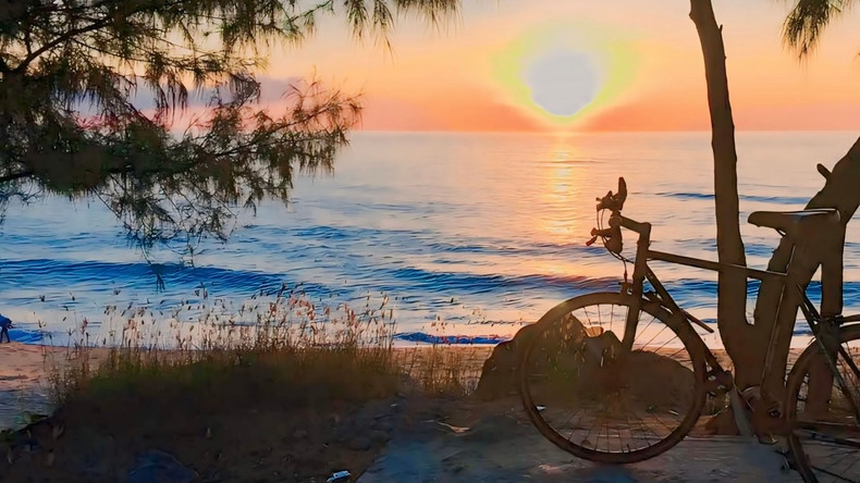Le lever de soleil sur la plage de Sa Huynh. Photo : VOV. Le lever de soleil sur la plage de Sa Huynh. Photo : VOV.
