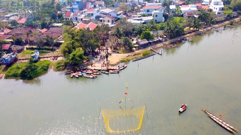 Le village de menuiserie Kim Bong vu d'en haut. Photo : VOV. Le village de menuiserie Kim Bong vu d'en haut. Photo : VOV.