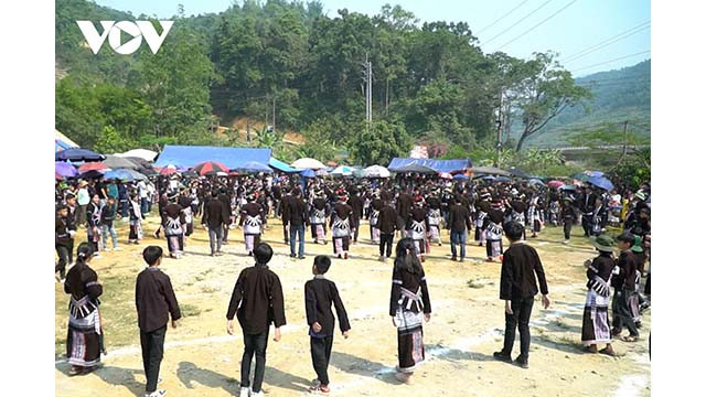De nombreuses caractéristiques culturelles traditionnelles de l’ethnie Lu sont mises à l’honneur et attirent un grand nombre de touristes et d’habitants. Photo : VOV. De nombreuses caractéristiques culturelles traditionnelles de l’ethnie Lu sont mises à l’honneur et attirent un grand nombre de touristes et d’habitants. Photo : VOV.