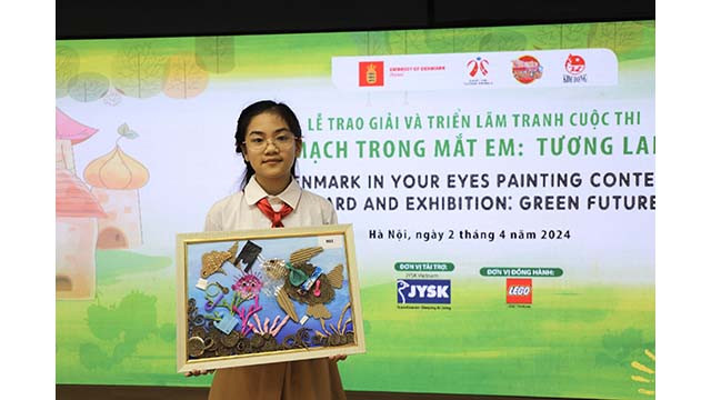 Chu Hà Giang, élève de 6e année du collège Nguyên Gia Thiêu à Hanoi, a remporté le prix spécial du concours. Photo : thoidai.com.vn Chu Hà Giang, élève de 6e année du collège Nguyên Gia Thiêu à Hanoi, a remporté le prix spécial du concours. Photo : thoidai.com.vn