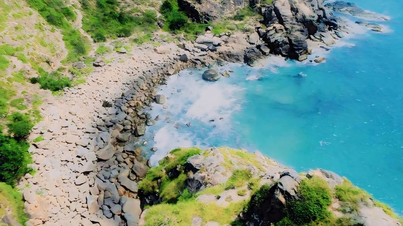 Hang En - une grotte naturelle à Sa Huynh, une destination pour de nombreux touristes à Sa Huynh. Photo : VOV. Hang En - une grotte naturelle à Sa Huynh, une destination pour de nombreux touristes à Sa Huynh. Photo : VOV.