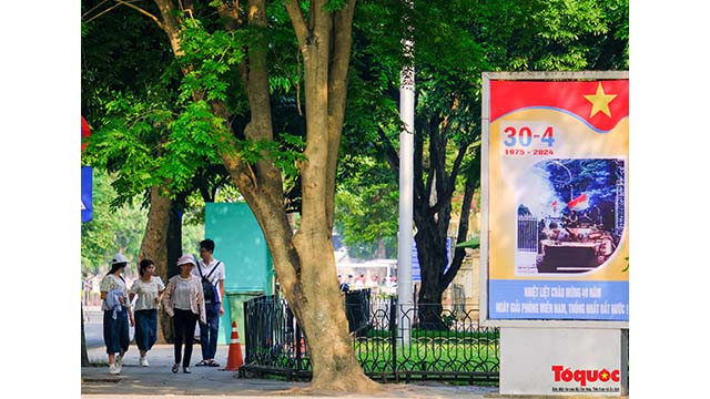 Pendant les vacances du 30 avril et du 1er mai 2024, les fonctionnaires et agents publics bénéficieront de 5 jours de congé consécutif du samedi 27 avril 2024 au mercredi 1er mai 2024. Photo : toquoc.vn Pendant les vacances du 30 avril et du 1er mai 2024, les fonctionnaires et agents publics bénéficieront de 5 jours de congé consécutif du samedi 27 avril 2024 au mercredi 1er mai 2024. Photo : toquoc.vn