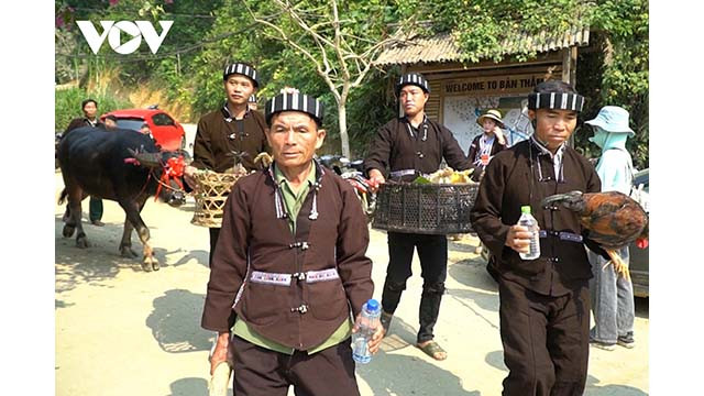 Su Khon Khoài est une fête destinée à vénérer l'âme du buffle, un animal qui accompagne assidûment les gens dans leur production agricole. Photo : VOV. Su Khon Khoài est une fête destinée à vénérer l'âme du buffle, un animal qui accompagne assidûment les gens dans leur production agricole. Photo : VOV.