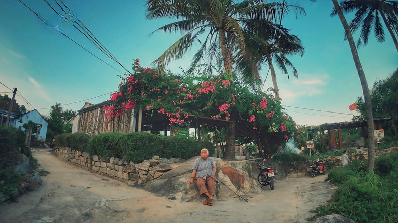 L'ancien village de Go Co se distingue par ses murs en pierre naturellement empilés, sans utilisation d’adhésifs. C'est la technique de construction de l’ethnie Cham. Photo : VOV. L'ancien village de Go Co se distingue par ses murs en pierre naturellement empilés, sans utilisation d’adhésifs. C'est la technique de construction de l’ethnie Cham. Photo : VOV.