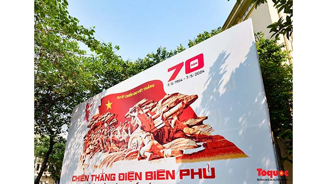 Les décorations visent à mettre en valeur l’importance historique, les traditions révolutionnaires, le patriotisme et la fierté nationale. Photo : toquoc.vn Les décorations visent à mettre en valeur l’importance historique, les traditions révolutionnaires, le patriotisme et la fierté nationale. Photo : toquoc.vn