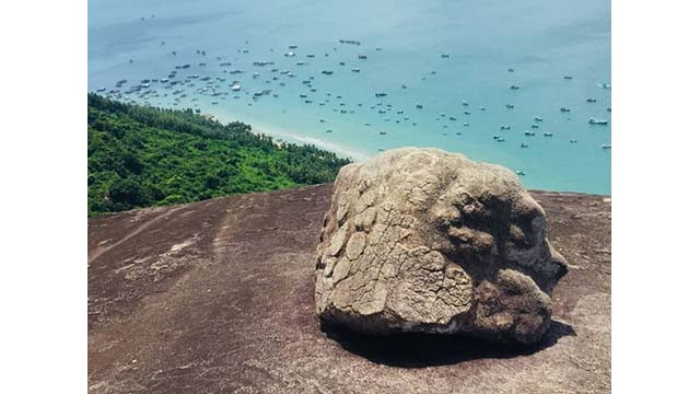 Ma Thiên Lanh est le plus haut sommet de l'île de Hon Son, une destination attrayante pour ceux qui aiment escalader les montagnes et explorer la nature à Kiên Hai. Photo : vtcnews.vn Ma Thiên Lanh est le plus haut sommet de l'île de Hon Son, une destination attrayante pour ceux qui aiment escalader les montagnes et explorer la nature à Kiên Hai. Photo : vtcnews.vn