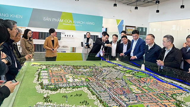 Le vice-ministre des Affaires étrangères Pham Quang Hiêu visite des parcs industriels à Nghê An ảnh 1 Le vice-ministre des Affaires étrangères Pham Quang Hiêu visite des parcs industriels à Nghê An ảnh 1