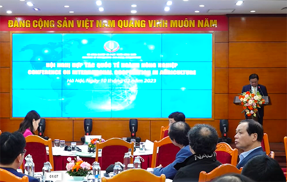 Le ministre de l'Agriculture et du Développement rural, Lê Minh Hoan, a déclaré qu'il était nécessaire de reconnaître que les projets de coopération dans le domaine de l'agriculture sont un atout national. Photo : vneconomy.vn Le ministre de l'Agriculture et du Développement rural, Lê Minh Hoan, a déclaré qu'il était nécessaire de reconnaître que les projets de coopération dans le domaine de l'agriculture sont un atout national. Photo : vneconomy.vn