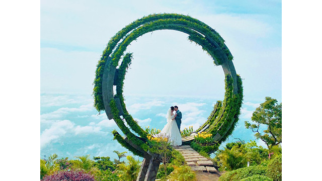 Scène romantique au mont Bà Den. Photo : NDEL. Scène romantique au mont Bà Den. Photo : NDEL.