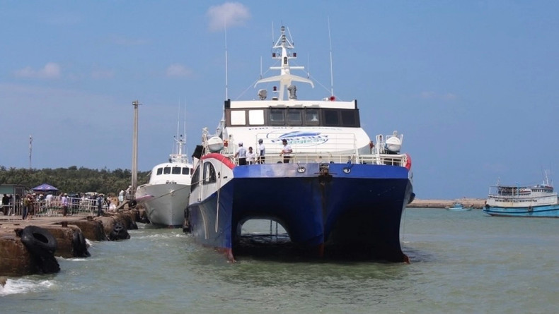 L'île de Phu Quy a encouragé les touristes à ne pas jeter de déchets à la mer, ni apporter des déchets plastiques sur l'île de Phu Quy. Photo: VOV L'île de Phu Quy a encouragé les touristes à ne pas jeter de déchets à la mer, ni apporter des déchets plastiques sur l'île de Phu Quy. Photo: VOV
