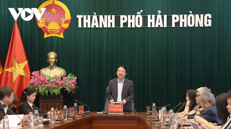 Le vice-président du Comité populaire de la ville de Hai Phong, Lê Khac Nam, s'exprime lors de la conférence pour faire le bilan des activités de 2023 et discuter des tâches de 2024 du Comité de campagne de l’UNESCO. Photo : VOV.