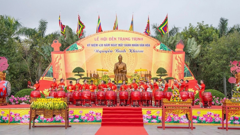 La fête du Temple du lettré Trang Trinh Nguyên Binh Khiêm pour commémorer le 438e anniversaire de sa mort dans la zone de vestige spécial national qui lui est dédié au village Trung Am, province de Hai Phong. Photo : VOV.