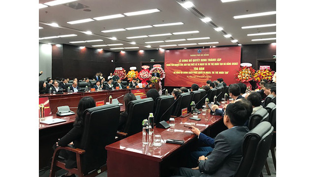 La cérémonie d'annonce de la décision de fonder le Centre de recherche et de formation en conception de circuits intégrés et en intelligence artificielle (DSAC) Dà Nang. Photo : vneconomy.vn La cérémonie d'annonce de la décision de fonder le Centre de recherche et de formation en conception de circuits intégrés et en intelligence artificielle (DSAC) Dà Nang. Photo : vneconomy.vn