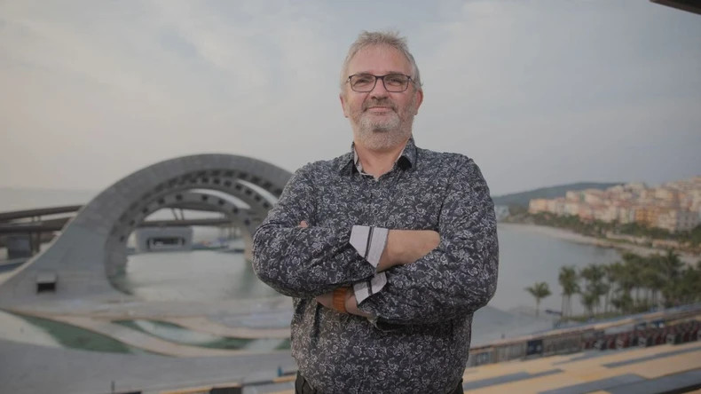 Le directeur général du leader mondial de la création et de la production de spectacles immersifs, Jean-Christophe Canizares, qui est le « père » du « Baiser de la mer ». Photo: NDEL Le directeur général du leader mondial de la création et de la production de spectacles immersifs, Jean-Christophe Canizares, qui est le « père » du « Baiser de la mer ». Photo: NDEL