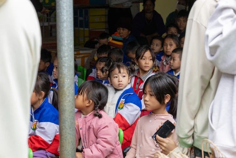 Des enfants de l'école maternelle de Diêm Chuong au village Chuong, commune de Hung Loi, district de Yên Son, province de Tuyên Quang. Photo : nhandan.vn Des enfants de l'école maternelle de Diêm Chuong au village Chuong, commune de Hung Loi, district de Yên Son, province de Tuyên Quang. Photo : nhandan.vn
