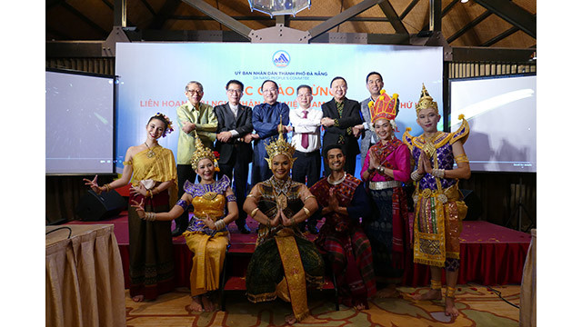 Les artistes présente des performances artistiques de l’échange d’amitié Vietnam - Thaïlande. Photo : thoidai.com.vn