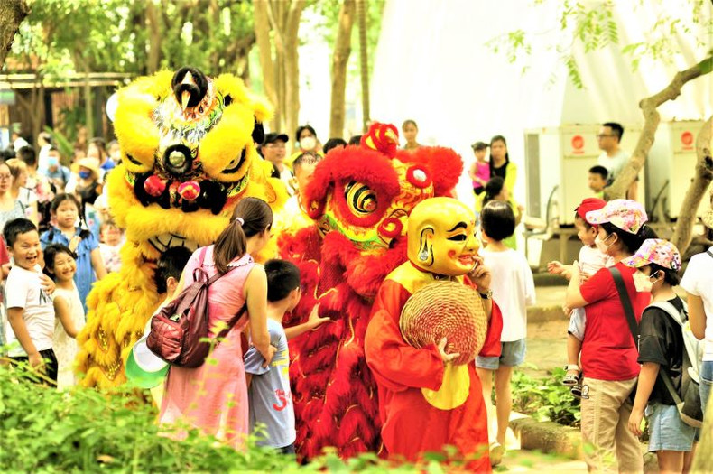 Danse de la licorne. Photo : Linh Vi.