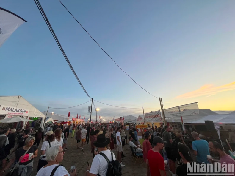 La Fête du Journal L’Humanité est un événement politique et culturel annuel qui attire chaque jour la participation de milliers de visiteurs venus de toute la France et de nombreux pays du monde. Photo: NDEL