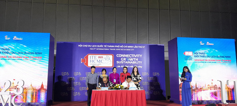 L'Association du Tourisme de Quang Ninh signe un accord de coopération avec l’Association de voyage G7 lors du 17e Salon international du tourisme de Hô Chi Minh-Ville 2023. Photo: Centre d’information et de promotion touristique de Quang Ninh