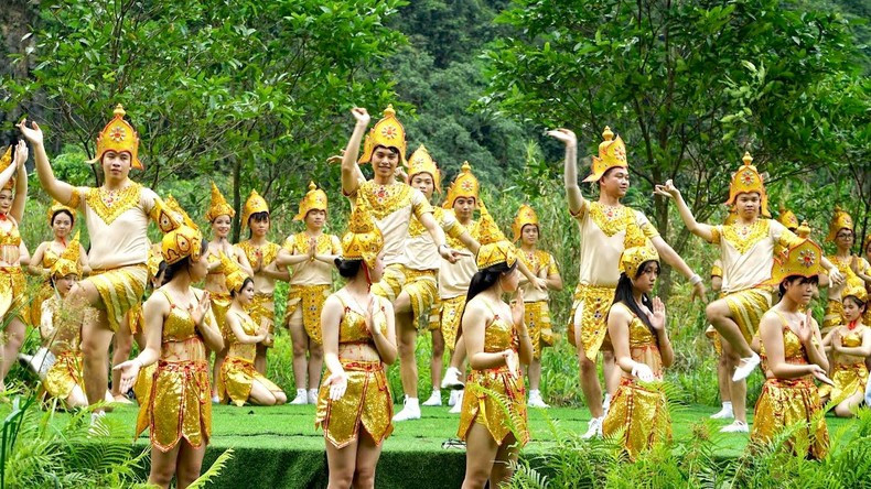 Un spectacle de danse cham par des artistes de la province de Binh Thuân lors du festival. Photo : NDEL.