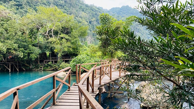 Le ruisseau Mooc est une nouvelle attraction célèbre dans la région de Phong Nha-Ke Bàng. Photo : Voyage Quang Binh. Le ruisseau Mooc est une nouvelle attraction célèbre dans la région de Phong Nha-Ke Bàng. Photo : Voyage Quang Binh.
