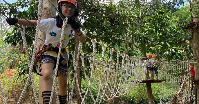 Si les visiteurs aiment les activités sportives, ils ne doivent pas ignorer le parc d’Ozo dans le site touristique de Phong Nha-Ke Bàng. Photo : Klook. Si les visiteurs aiment les activités sportives, ils ne doivent pas ignorer le parc d’Ozo dans le site touristique de Phong Nha-Ke Bàng. Photo : Klook.