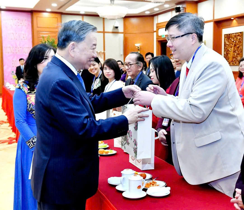 Le Parti a joué un rôle clé dans l’élaboration de lignes directrices et de politiques économiques adaptées à chaque phase de développement du pays.