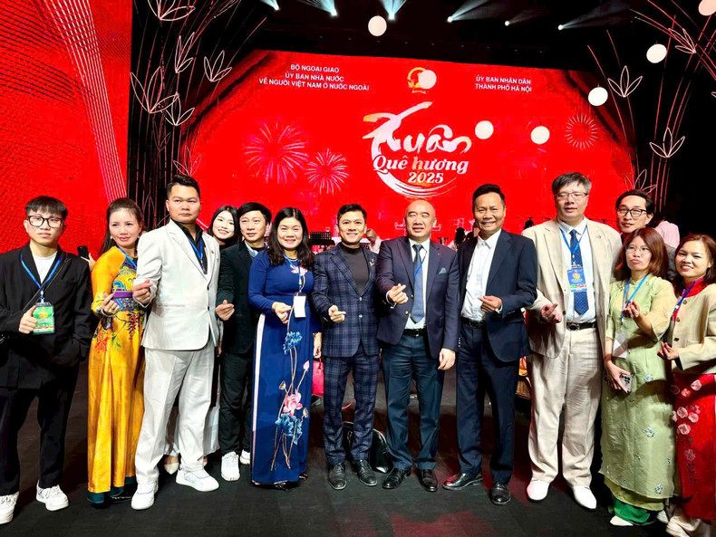 Le docteur Trân Hai Linh, membre du Comité central du Front national de la Patrie du Vietnam, président de l’Association des Entrepreneurs et Investisseurs Vietnam – République de Corée (VKBIA) lors d'un programme « Xuân Quê huong 2025 ».