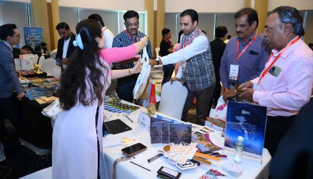 La présentation des produits et services touristiques de Dà Nang aux touristes indiens. Photo : VOV.vn La présentation des produits et services touristiques de Dà Nang aux touristes indiens. Photo : VOV.vn