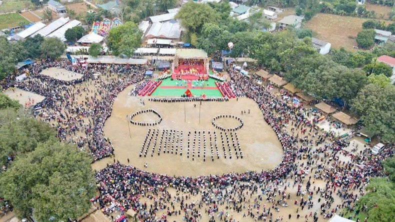 Plus de 600 artisans du gong participent au festival. Photo : nhandan.vn