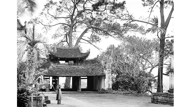 Vue intérieure de la zone des vestiges du Temple Hùng. Photo : petrotimes.vn Vue intérieure de la zone des vestiges du Temple Hùng. Photo : petrotimes.vn