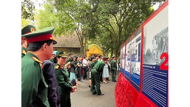 L'exposition « L’Oncle Hô et Da Chông - K9 » attire de nombreux visiteurs. Photo : http://sovhtt.hanoi.gov.vn/ L'exposition « L’Oncle Hô et Da Chông - K9 » attire de nombreux visiteurs. Photo : http://sovhtt.hanoi.gov.vn/
