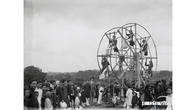 Un jeu folklorique à la fête. Photo : petrotimes.vn Un jeu folklorique à la fête. Photo : petrotimes.vn