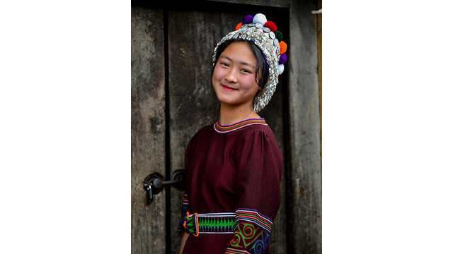 Cette jeune fille Hà Nhì est aussi belle qu’une fleur dans une forêt du nord-ouest. Photo : baodantoc.vn