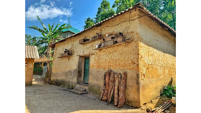 Les maisons aux murs en torchis sont fraîches en été et chaudes en hiver, créant une architecture unique pour le groupe ethnique Hà Nhi à Y Ty dans la province de Lào Cai. Photo : baolaocai.vn Les maisons aux murs en torchis sont fraîches en été et chaudes en hiver, créant une architecture unique pour le groupe ethnique Hà Nhi à Y Ty dans la province de Lào Cai. Photo : baolaocai.vn