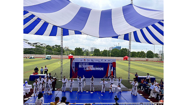 Plus de 20 sports olympiques et paralympiques sont proposés aux participants, avec des démonstrations et des initiations animées par des professionnels et des passionnés. Photo : Minh Hanh.