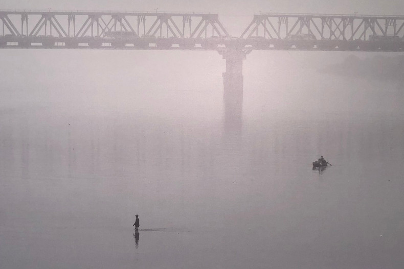 Sur la photo, le photographe a capturé le fleuve Rouge en période de sécheresse en 2008. Sur la photo, le photographe a capturé le fleuve Rouge en période de sécheresse en 2008.