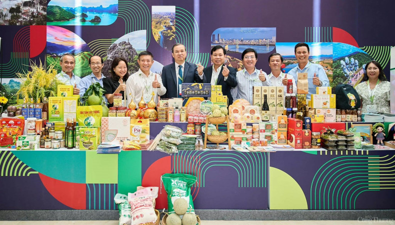 Le stand du Vietnam a réuni la participation d'entreprises multisectorielles visant à présenter et exposer des technologies avancées, des produits de haute qualité, des initiatives économiques vertes et des modèles d'économie circulaire. Photo : congthuong,vn Le stand du Vietnam a réuni la participation d'entreprises multisectorielles visant à présenter et exposer des technologies avancées, des produits de haute qualité, des initiatives économiques vertes et des modèles d'économie circulaire. Photo : congthuong,vn