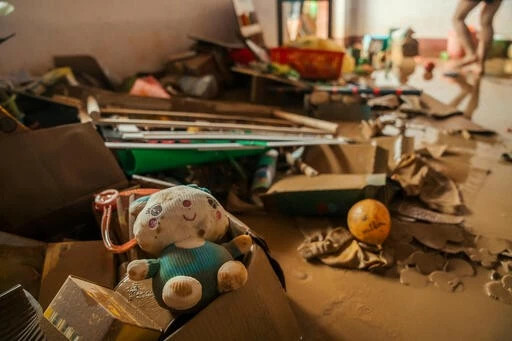 La douleur ne réside pas seulement dans les pertes immédiates, mais aussi dans l'incertitude de l'avenir. Photo : UNICEF. La douleur ne réside pas seulement dans les pertes immédiates, mais aussi dans l'incertitude de l'avenir. Photo : UNICEF.