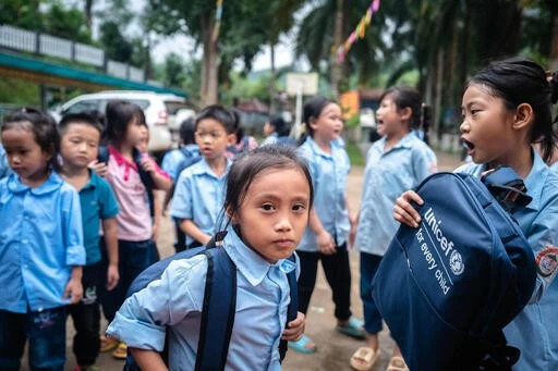 Des fournitures scolaires et des jouets pour la maternelle sont envoyés aux installations inondées et endommagées afin que les enfants puissent continuer à apprendre sans retard. Photo : UNICEF. Des fournitures scolaires et des jouets pour la maternelle sont envoyés aux installations inondées et endommagées afin que les enfants puissent continuer à apprendre sans retard. Photo : UNICEF.