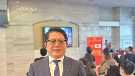 La communauté vietnamienne à Osaka (Japon) suit en direct la cérémonie d’ouverture du XIVᵉ Congrès du Parti. Photo : Consulat général du Vietnam à Osaka