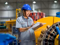 Dans l'usine de Hitachi Energy au Vietnam. Source : Ambassade de Suède au Vietnam.